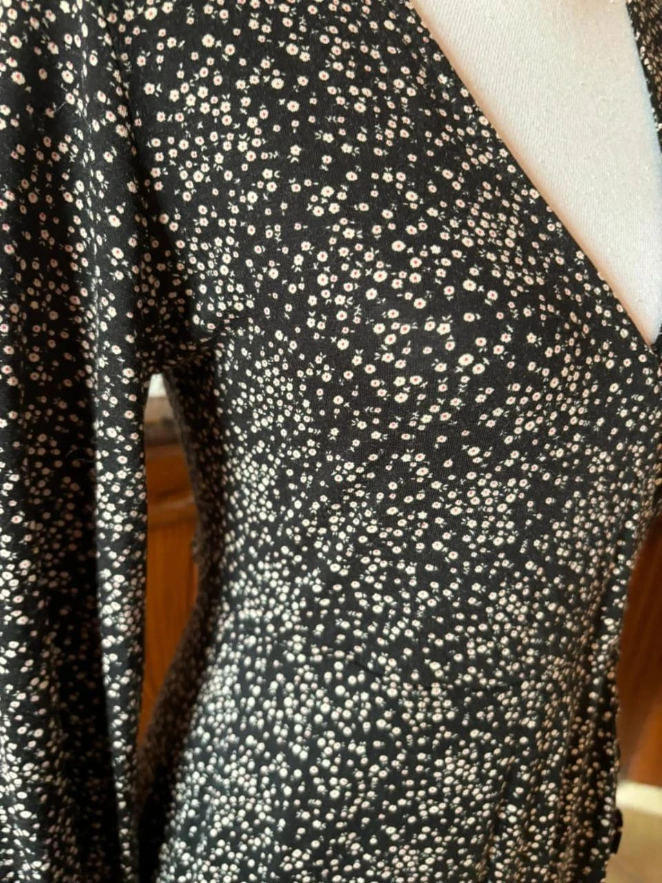 Magnífico Vestido Faldones Negro con Motivos Florales - Pull & Bear - Talla M / 38 – photo 2